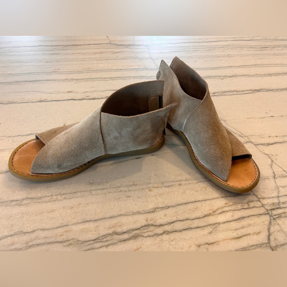 Born IWA Suede Sandals in Good Condition
